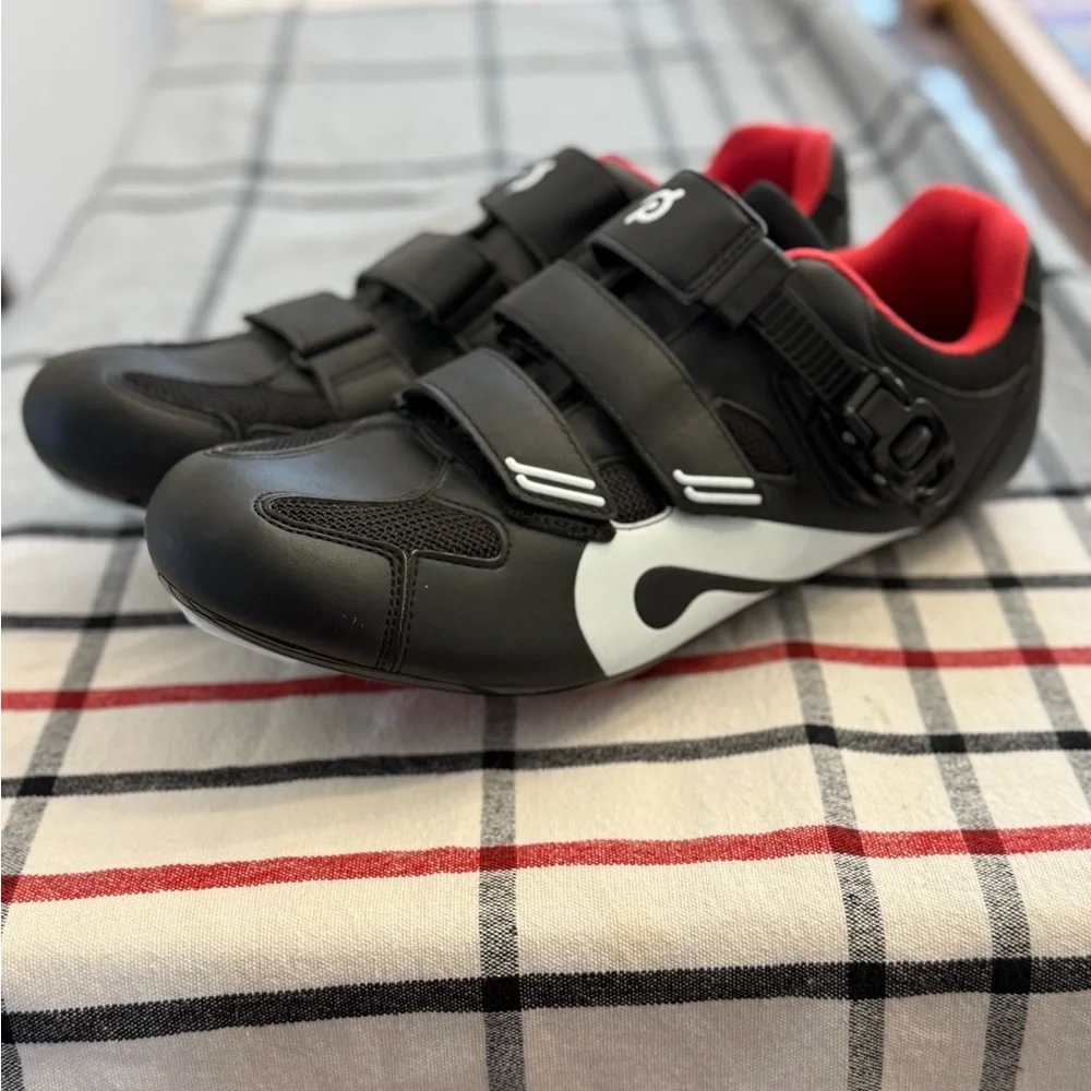 Peloton Cycling‎ Shoe - Black with Red Interior Trim